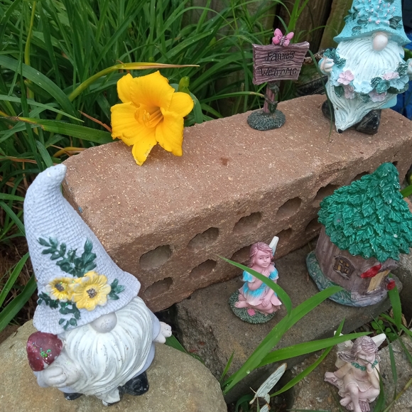 Jewelry Diecast Trinkets Toys & More - Picture 5 of 6